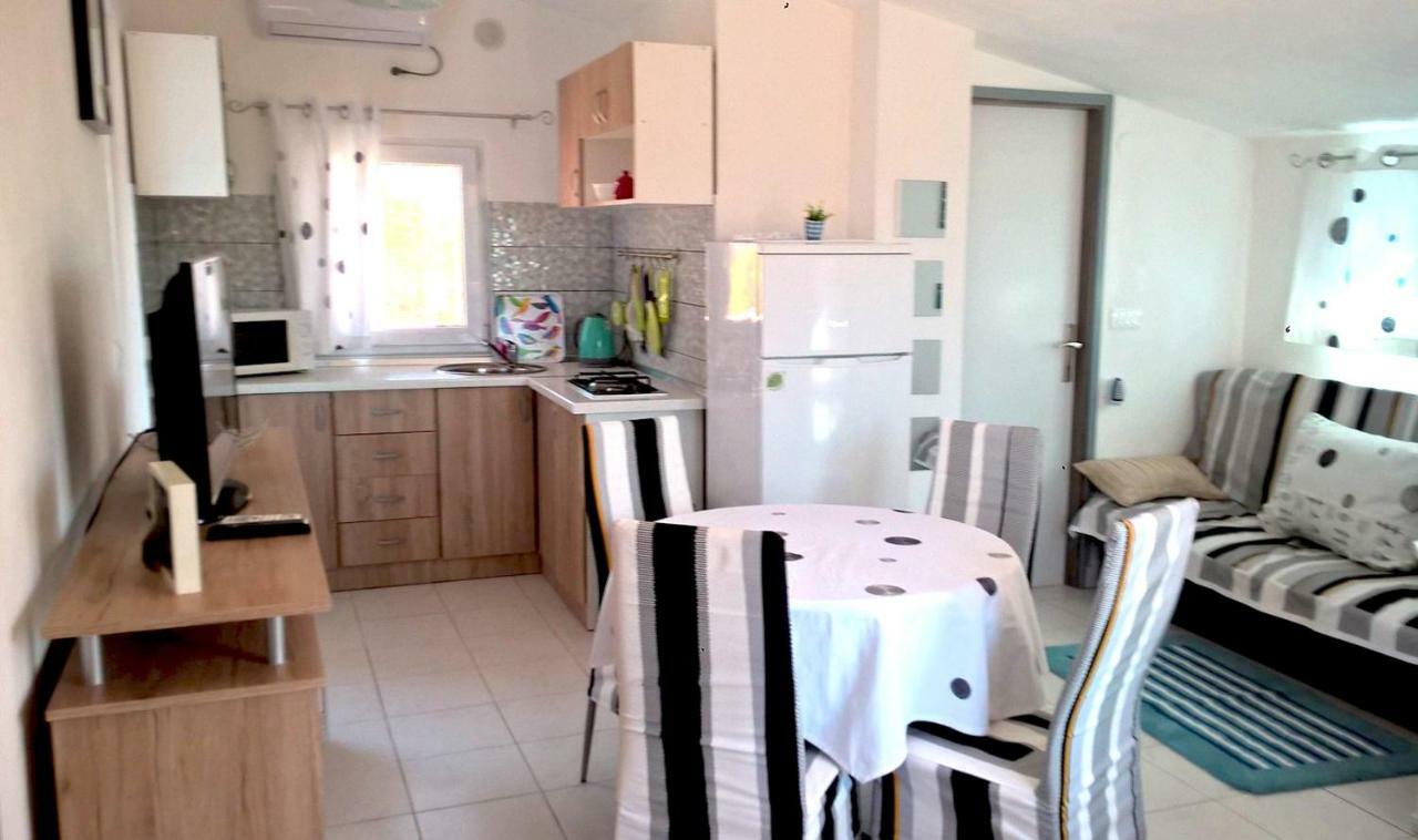 Apartment Kamelia Vir Bagian luar foto