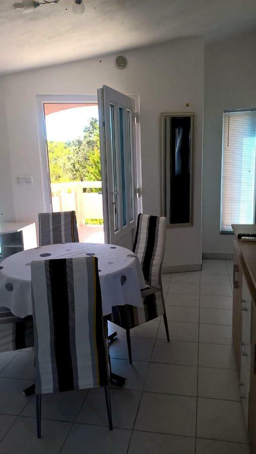 Apartment Kamelia Vir Bagian luar foto