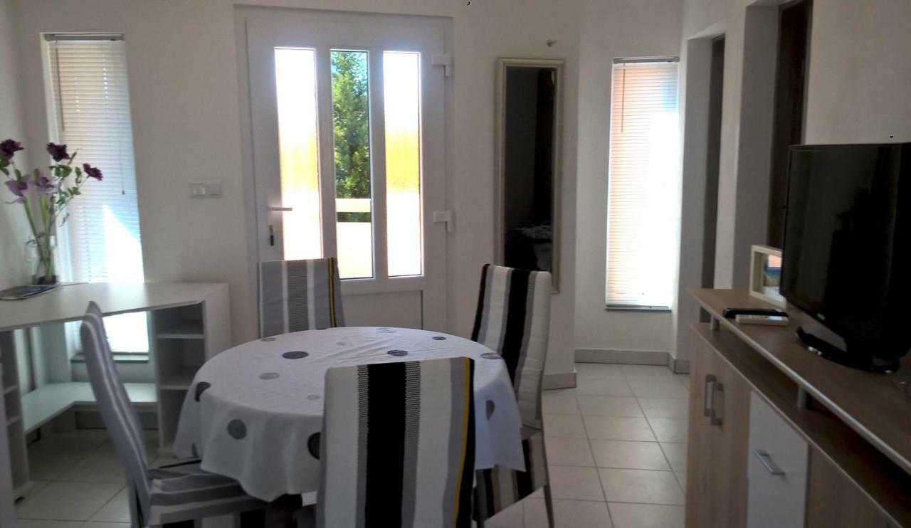 Apartment Kamelia Vir Bagian luar foto