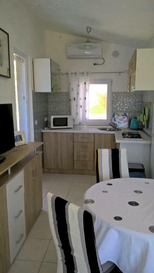 Apartment Kamelia Vir Bagian luar foto
